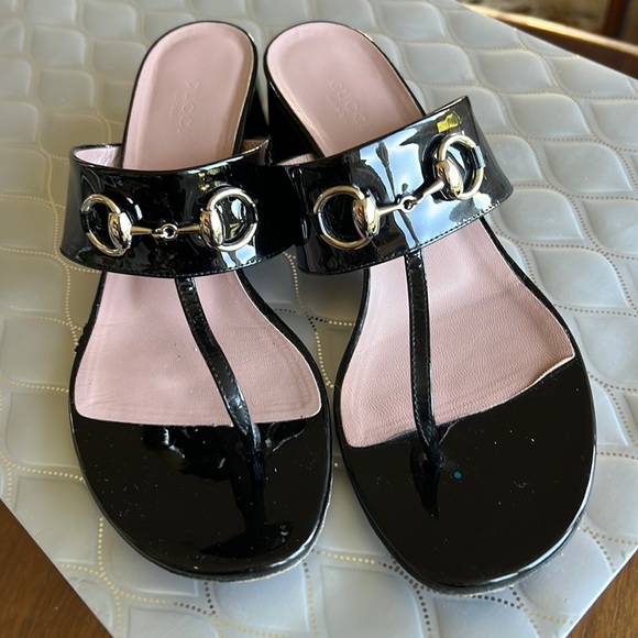 Gucci Shoes - *HOST PICK* Gucci Silver Horsebit BlkPatent 1 3/4” Block Heel Sandal Sz 39 EUC